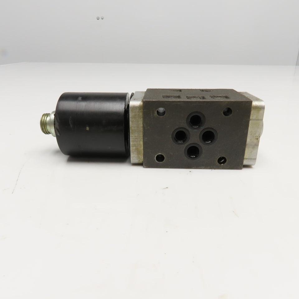 Nachi SA-G01-A3X-C1-11 4/2 Position Direction Control Hydraulic Valve 110V Coil