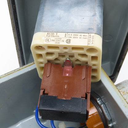 Izumi Type AGA Twist Release Mushroom Head Emergency Stop Enclosure 600V