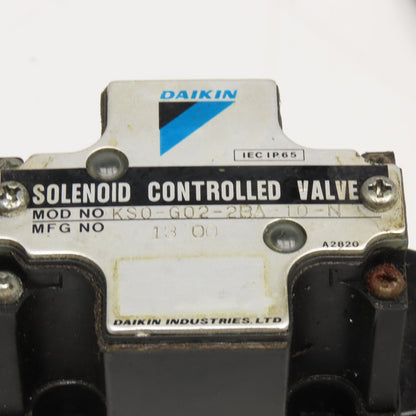 Daikin KSO-G02-2BA-10-N 4/3 Position Closed Center Hydraulic Valve 100V Coil