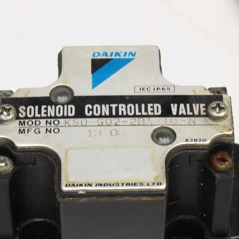 Daikin KSO-G02-2BA-10-N 4/3 Position Closed Center Hydraulic Valve 100V Coil