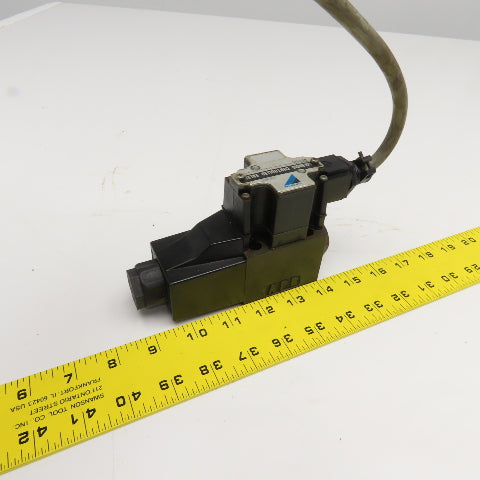 Daikin KSO-G02-2BA-10-N 4/3 Position Closed Center Hydraulic Valve 100V Coil