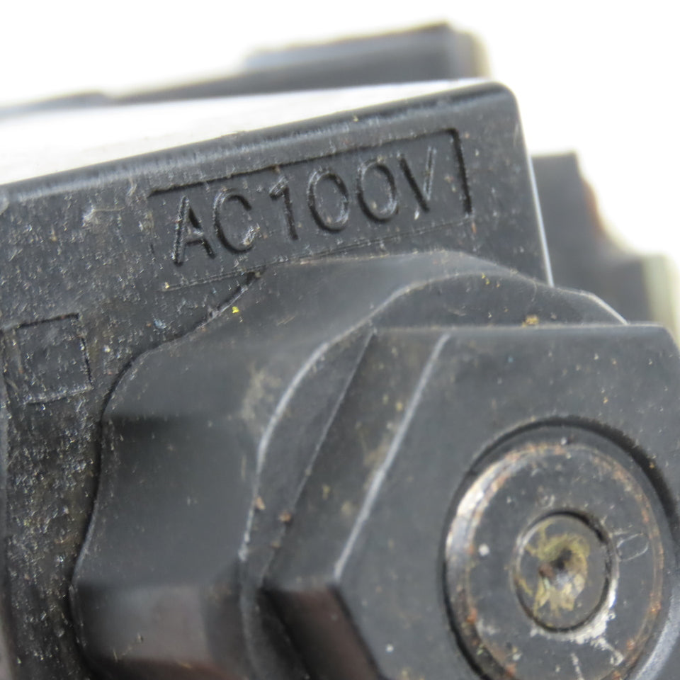 Daikin KSO-G02-2BA-10-N 4/3 Position Closed Center Hydraulic Valve 100V Coil