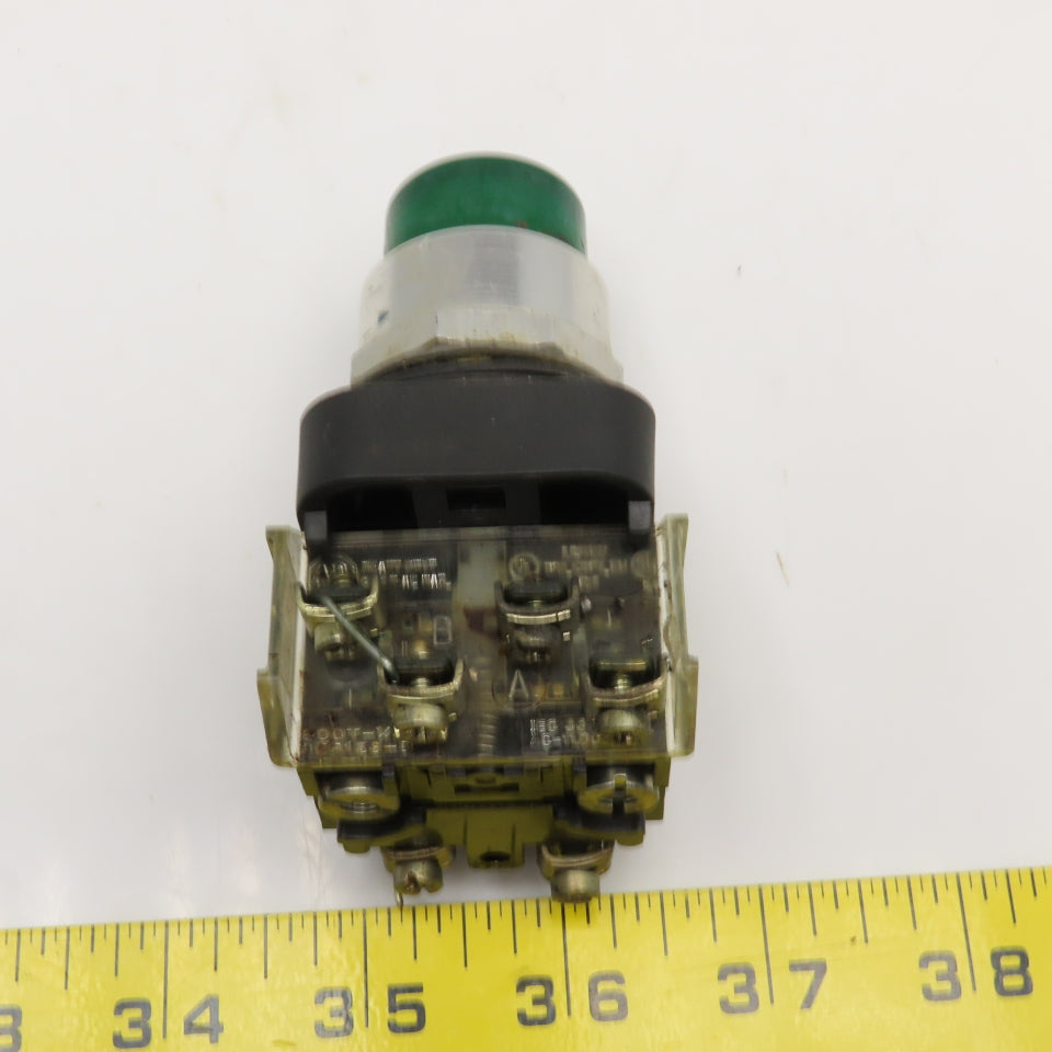 Allen Bradley 800T-PT16 600V Illuminated Push Button Switch Green 120V Lamp