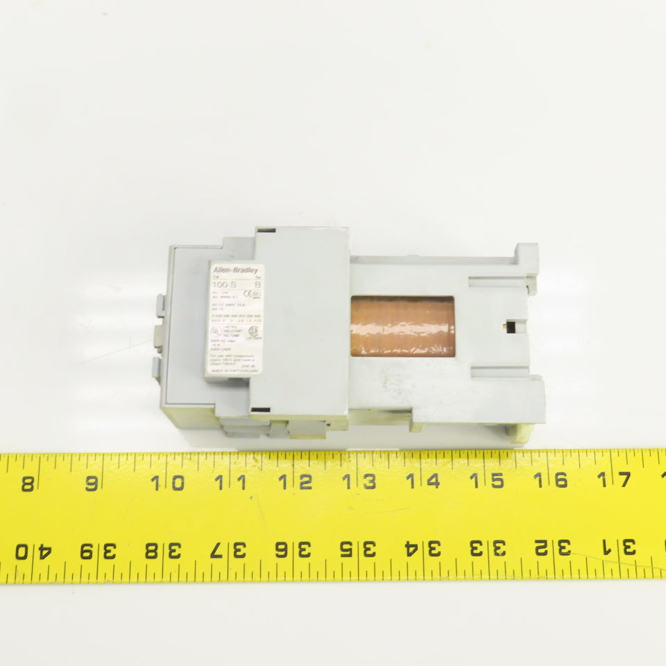 Allen Bradley 100-C30Z*00 Ser C 600V AC Contactor W/24V DC Coil