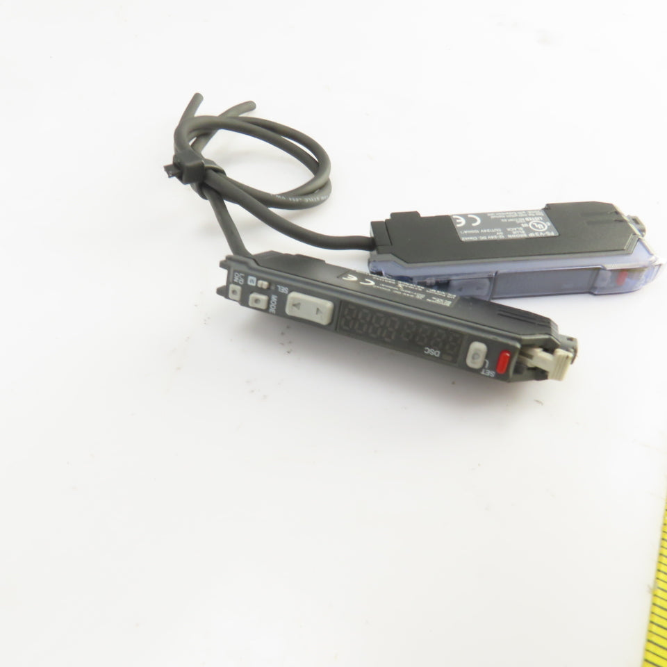 Keyence FS-V31P Photoelectric Amplifier 12-24VDC Lot Of 2
