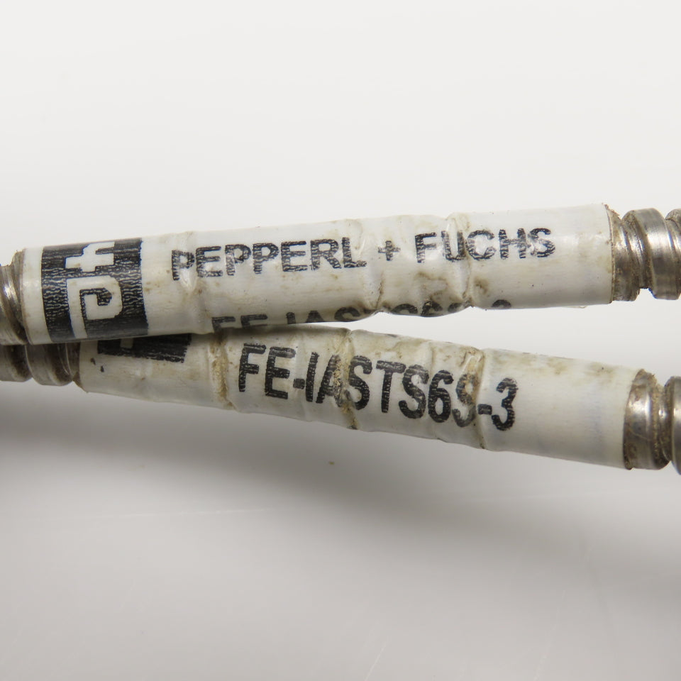 Pepperl + Fuchs RL61-LL-IR-Z/92/136 Fiber Optic Sensor With FE-IASTS6S-3 Cables