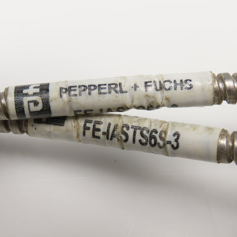 Pepperl + Fuchs RL61-LL-IR-Z/92/136 Fiber Optic Sensor With FE-IASTS6S-3 Cables