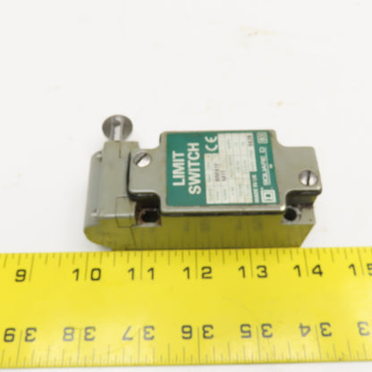 Square D BM61F 600V 10A Limit Switch Right Angle Roller Plunger