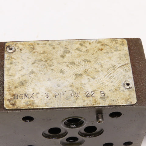 Vickers DGMX 1 3PP AW 22 B Hydraulic Pressure Reducing Sandwich Valve 4500PSI