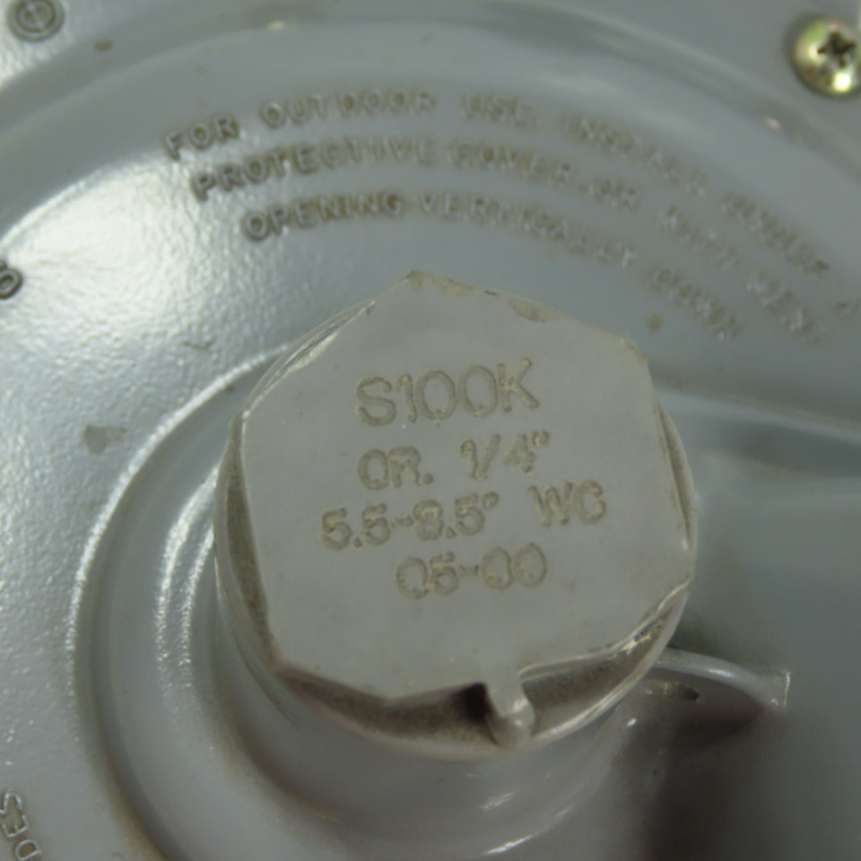 Fisher Controls S100K Gas Pressure Regulator 5.5-8.5 WC W/Relief Valve 3/4" NPT