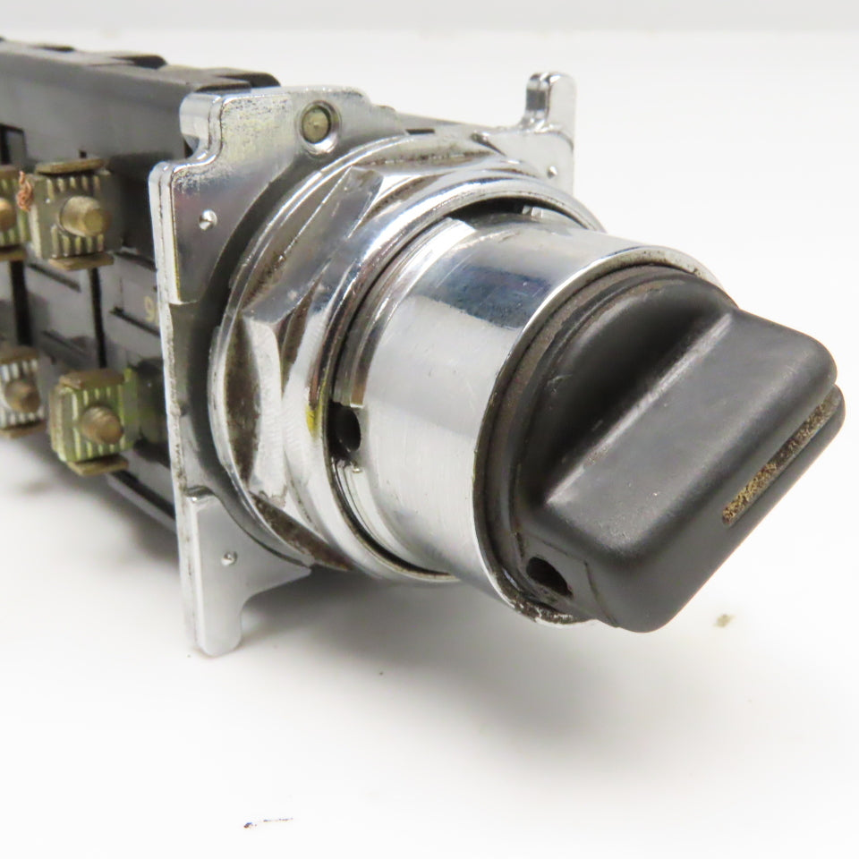 Cutler Hammer 10250T 3 Position 600V 250VDC 4 N/O 4 N/C Contacts