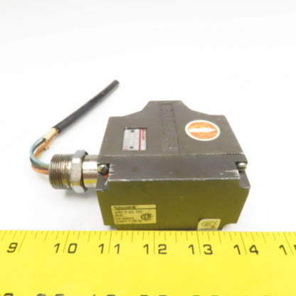 Balluff BNS 813-B03-D12 3 Position Limit Switch 240V Chisel Tip