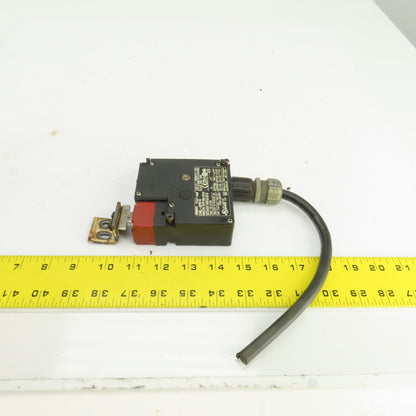 Omron D4NL-4EFB-B Guard Lock Safety Door Switch 240VAC W/Key