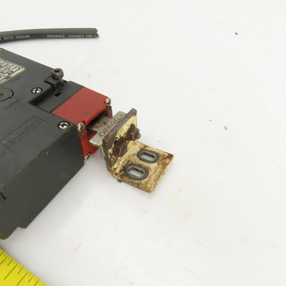 Omron D4NL-4EFB-B Guard Lock Safety Door Switch 240VAC W/Key