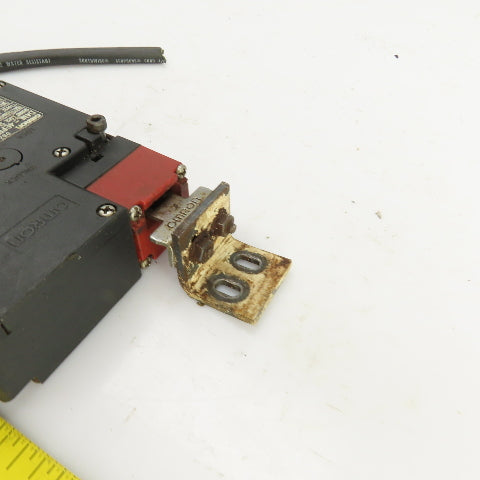 Omron D4NL-4EFB-B Guard Lock Safety Door Switch 240VAC W/Key