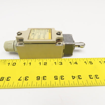 Omron D4B-2B71N Limit Switch Roller Plunger 400V