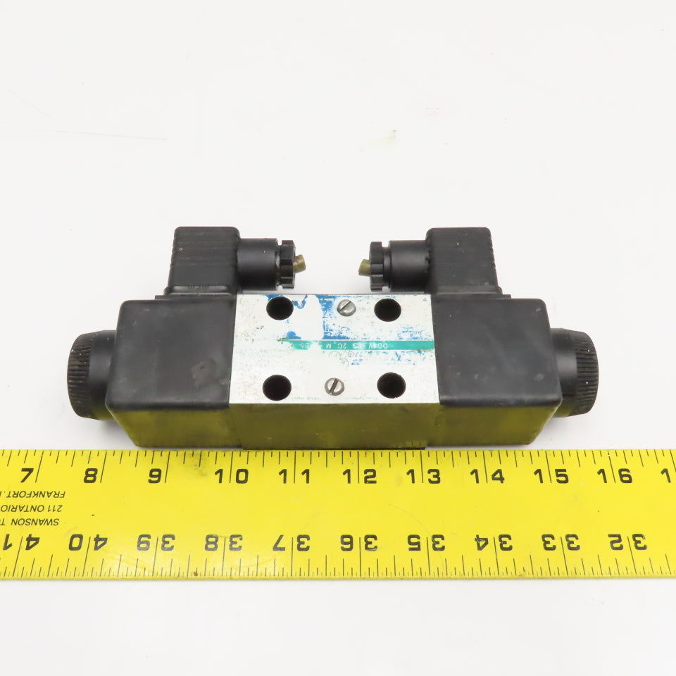 Vickers DG4V-CS-2C-M 4/3 Position Closed Center Hydraulic Valve 120V Coil