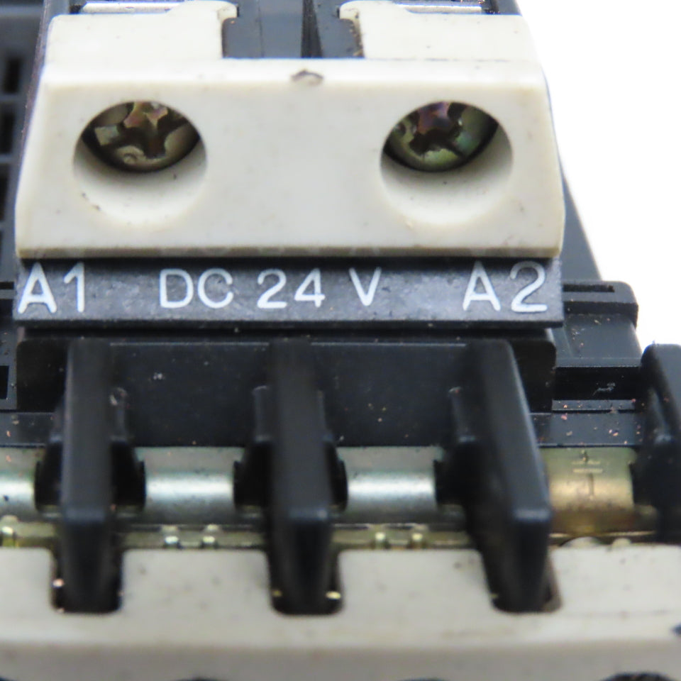 Fuji SC-0/G 4GC0F0#10 Magnetic Contactor 600V 5Hp 24VDC Coil
