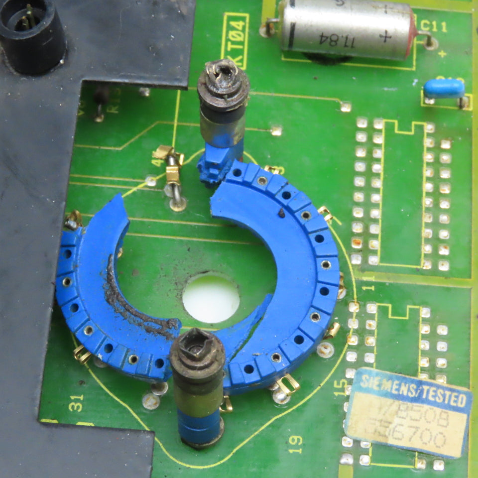 Siemens 6FX1116-0AA00 LCD Character Circuit Board Damaged