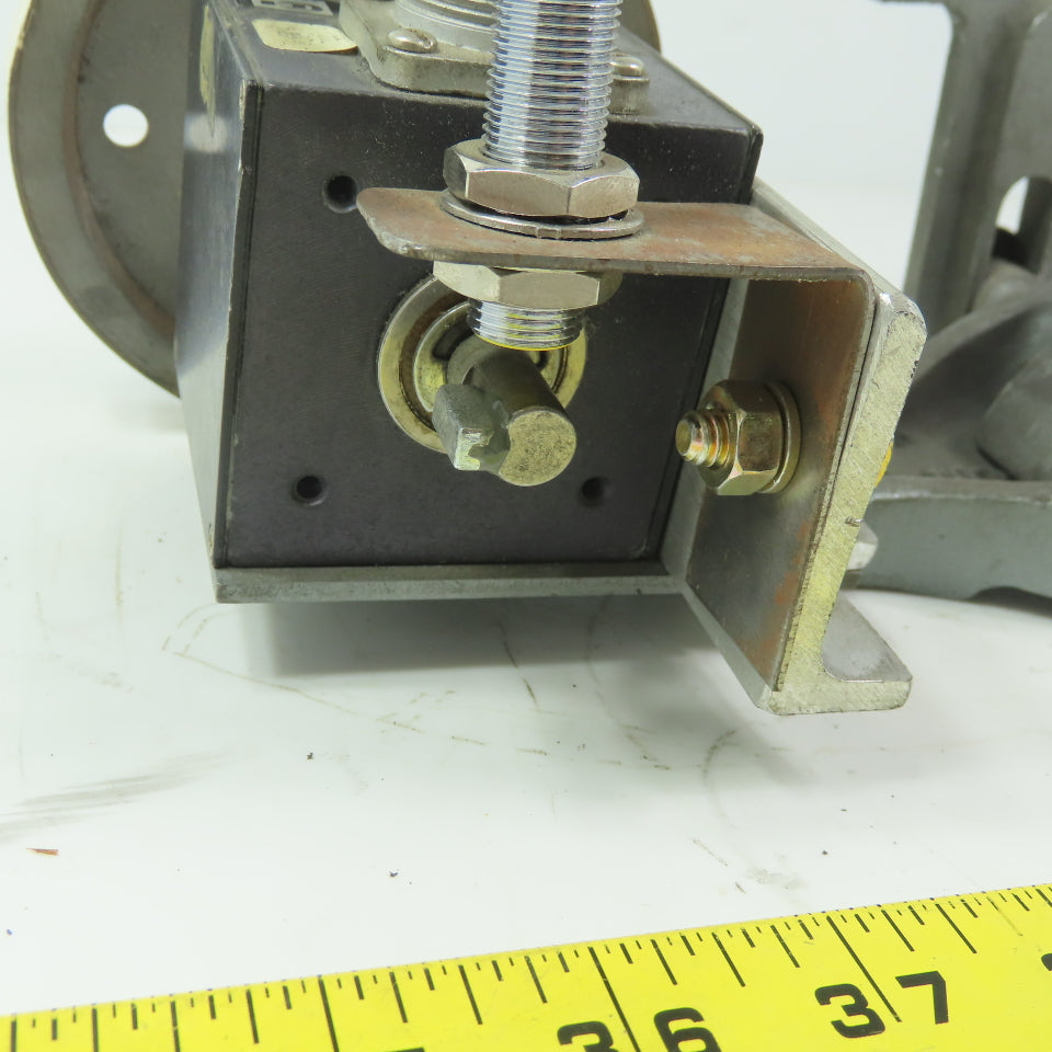 Durrant Cutler Hammer 39700 Shaft Encoder .060 Pulses Per Rev W/Swing Arm