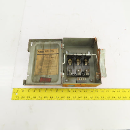 Dayton 4X455 30A Fusible Safety Disconnect Switch 240VAC 3 To 7-1/2HP 3PH