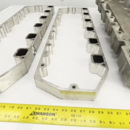International 1830625C1 Engine Valve Cover