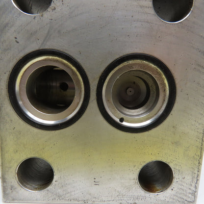 Sun Hydraulics 8106 Aluminum Manifold Block W/ 8109 Cartridge Valve