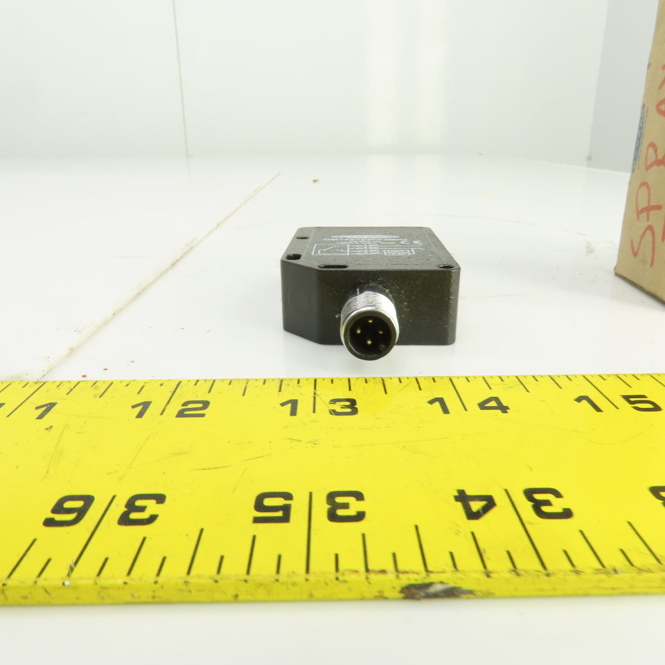 Banner QMT42VP6FF500Q Photoelectric Sensor 10-30V DC
