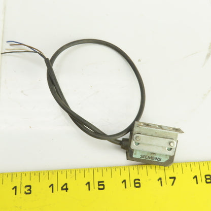 Siemens 3RG7401-0CH61 Retro Reflective Sensor W/Mounting Brackets
