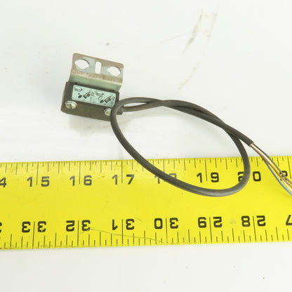 Siemens 3RG7401-0CH61 Retro Reflective Sensor W/Mounting Brackets