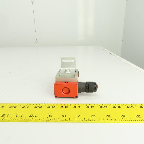 Allen Bradley 802F-S62P2 Ser A Safety Interlock Switch 10A 500V AC W/Key & Mount