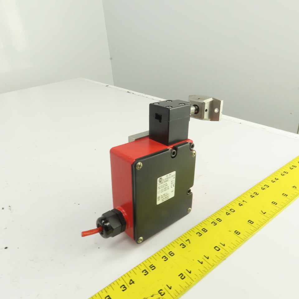 Allen Bradley 802F-TD6SM11 Ser A Safety Interlock Switch 10A 230/250V AC W/Key