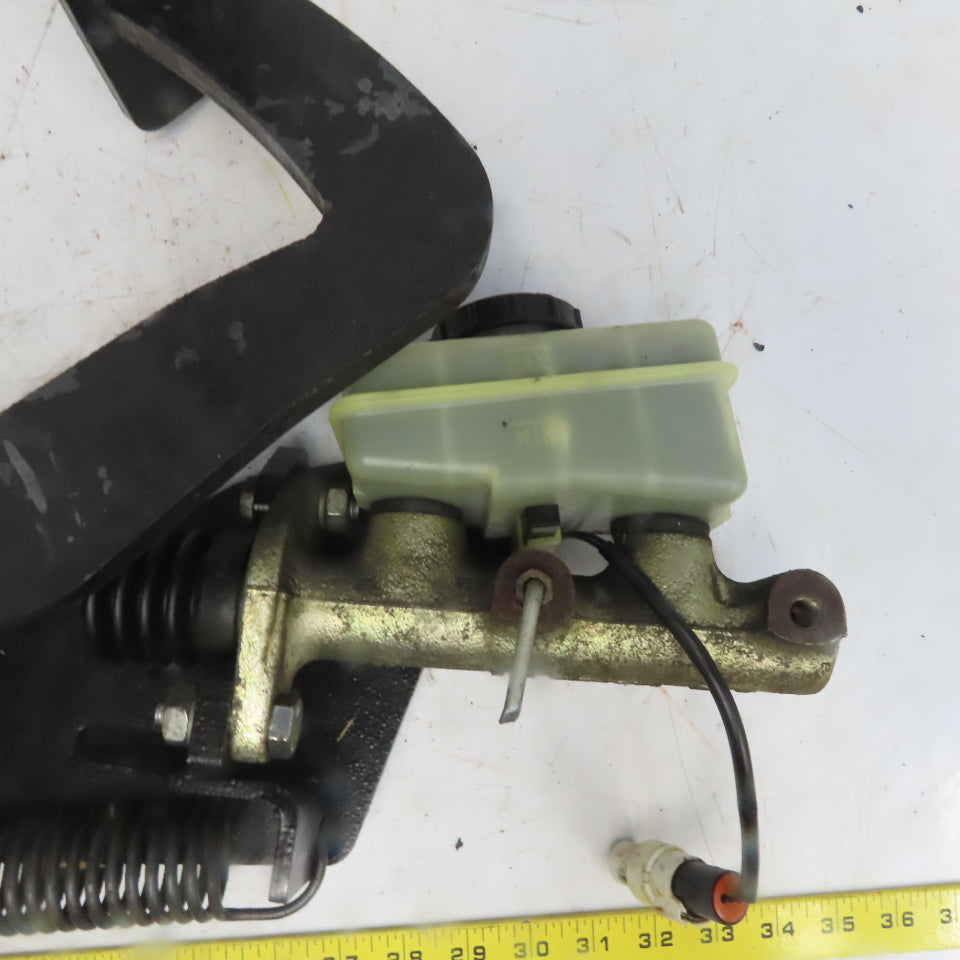 Yale Brake Master Cylinder Assembly From a GLC060TGNUAE084
