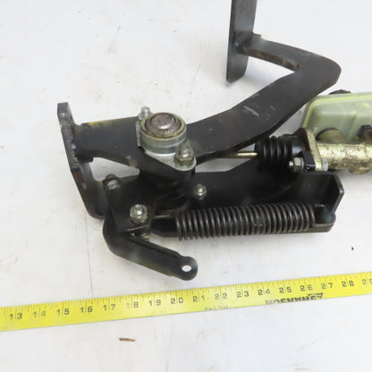 Yale Brake Master Cylinder Assembly From a GLC060TGNUAE084