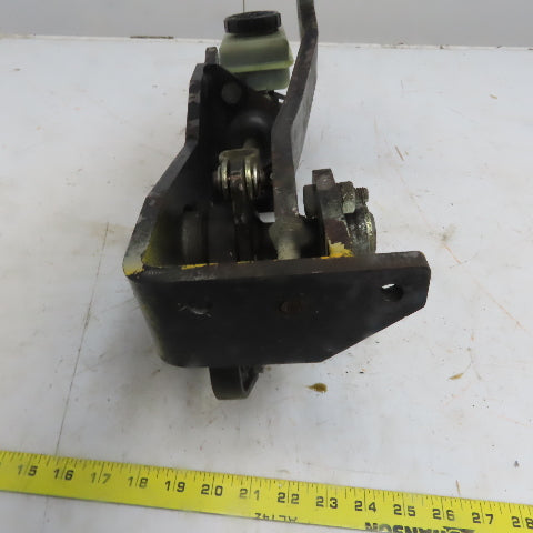 Yale Brake Master Cylinder Assembly From a GLC060TGNUAE084