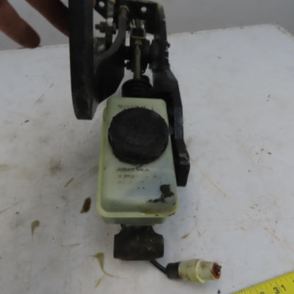 Yale Brake Master Cylinder Assembly From a GLC060TGNUAE084