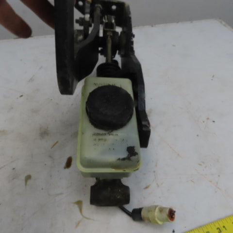 Yale Brake Master Cylinder Assembly From a GLC060TGNUAE084