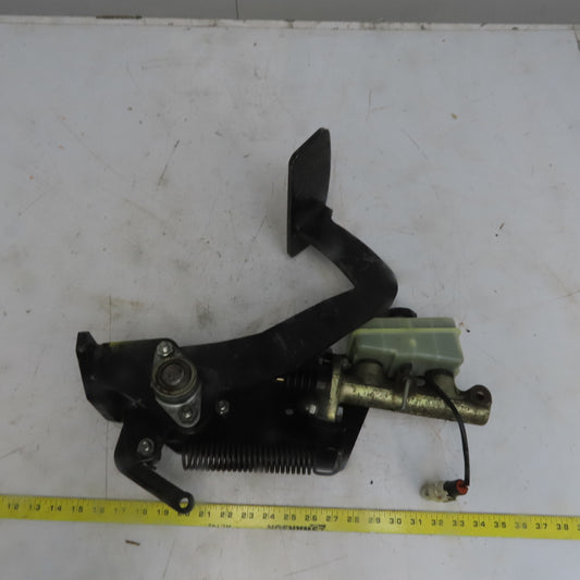 Yale Brake Master Cylinder Assembly From a GLC060TGNUAE084
