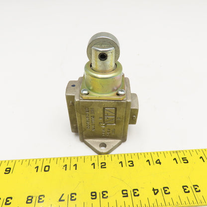 Parker C1337 3/8" NPT 2 Position Cam Plunger Pneumatic Switch