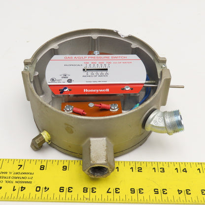 Honeywell C437D2003 120/240V Gas A/G/LP Pressure Switch 1"-26" WC Missing Lens
