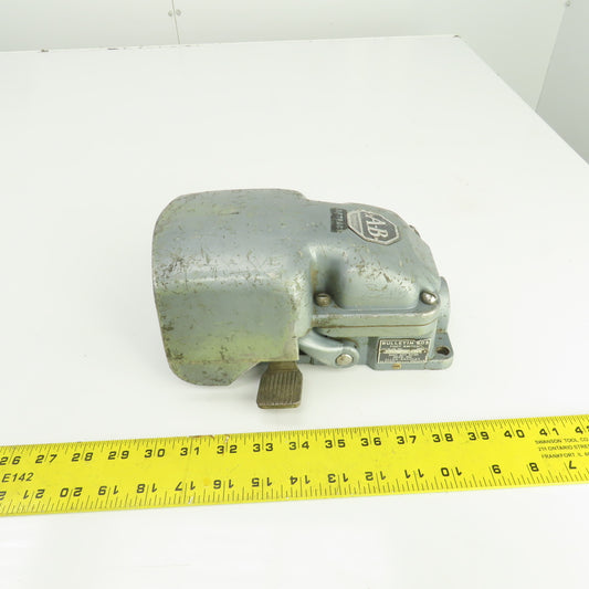 Allen Bradley 805-ASR4 Ser D Bulletin 805 Foot Pedal Operator Switch 600V