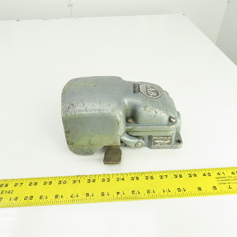 Allen Bradley 805-ASR4 Ser D Bulletin 805 Foot Pedal Operator Switch 600V