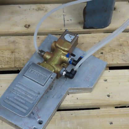 Fabco 1-1/2" Stroke Light Duty Pneumatic C-Frame Punch Press Unitool L3/4