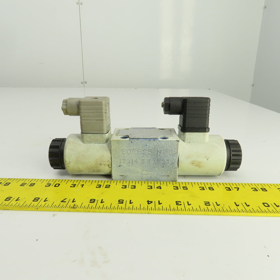 Krauss Maffei R900934614 Double Solenoid Hydraulic Directional Valve