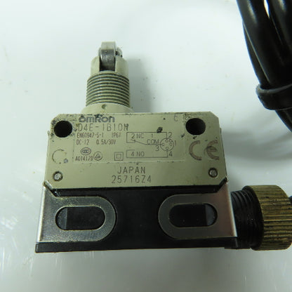 Omron D4E-1B10N Roller Plunger Limit Switch 0.5A/30V