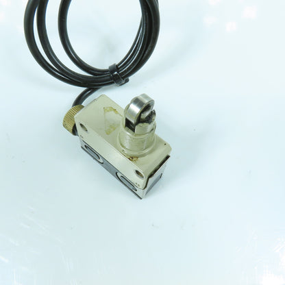 Omron D4E-1B10N Roller Plunger Limit Switch 0.5A/30V