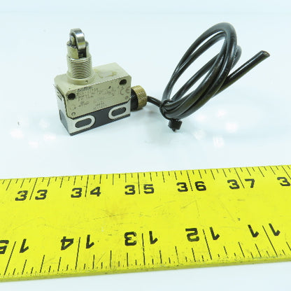 Omron D4E-1B10N Roller Plunger Limit Switch 0.5A/30V