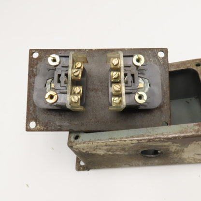 Allen Bradley 800T-D6 600V Push Button Start Stop Operator Box