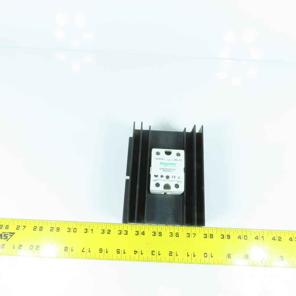 Schneider 6240AXXSZS-DC3 Solid State Relay 32V W/ Magnecraft SSR-HS-1 Heat Sink