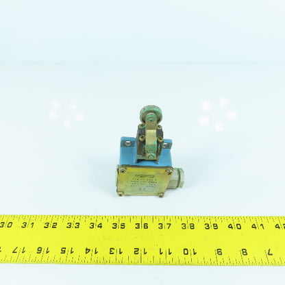 Crouzet 838430 Rocker Arm Roller Limit Switch 20A 250V